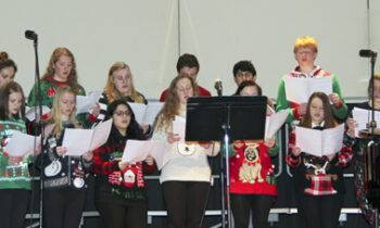Music of the holidays performed by Fulda High School students
